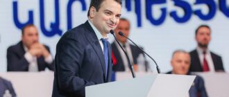 Члены партии «Сильная Армения» во главе с Нареком Карапетяном во время встречи с жителями населённых пунктов Низами и Сис общины Масис.